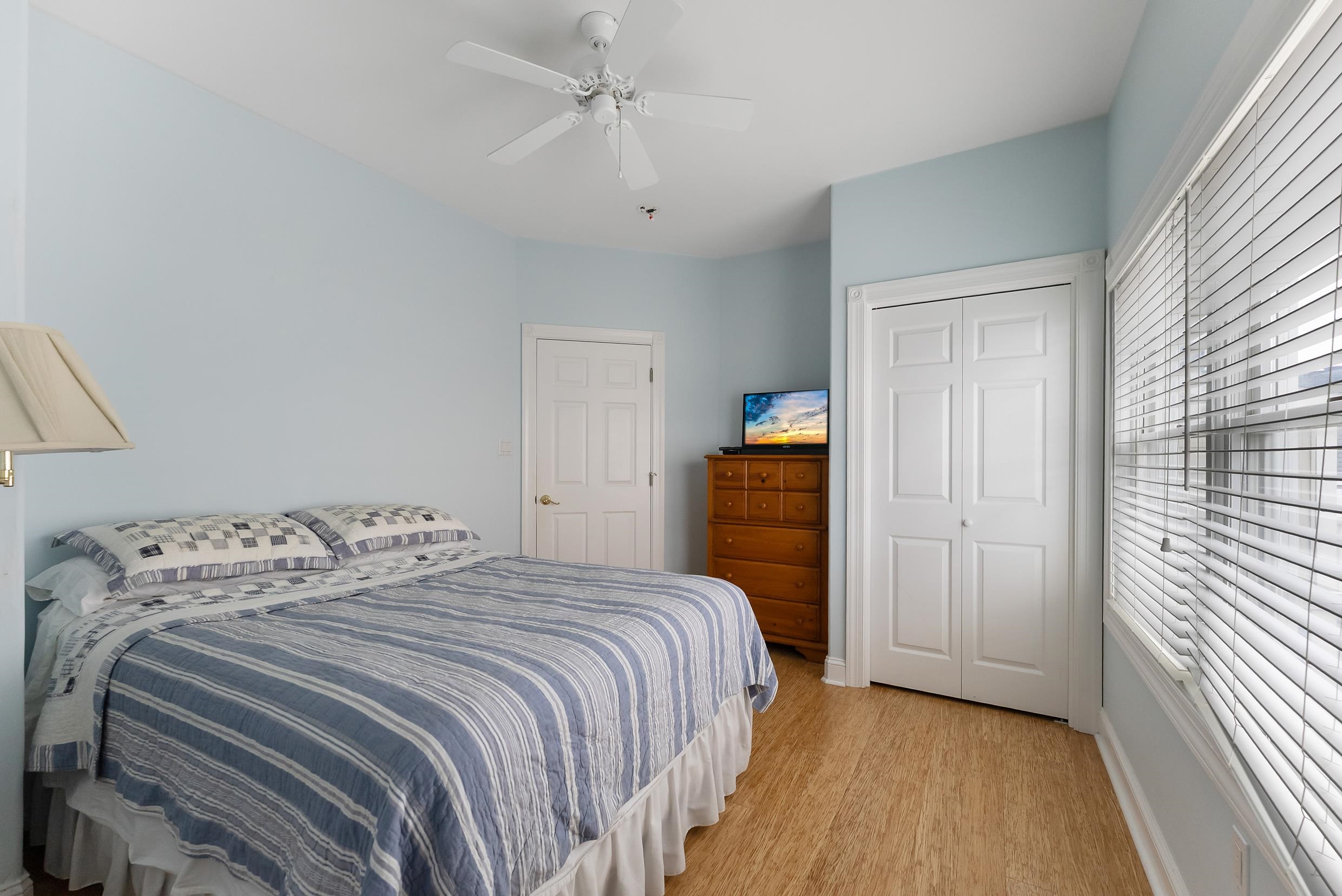 120 113th Street Stone Harbor, NJ 08247 - Photo 38 of 50 a bedroom with a bed and a window
