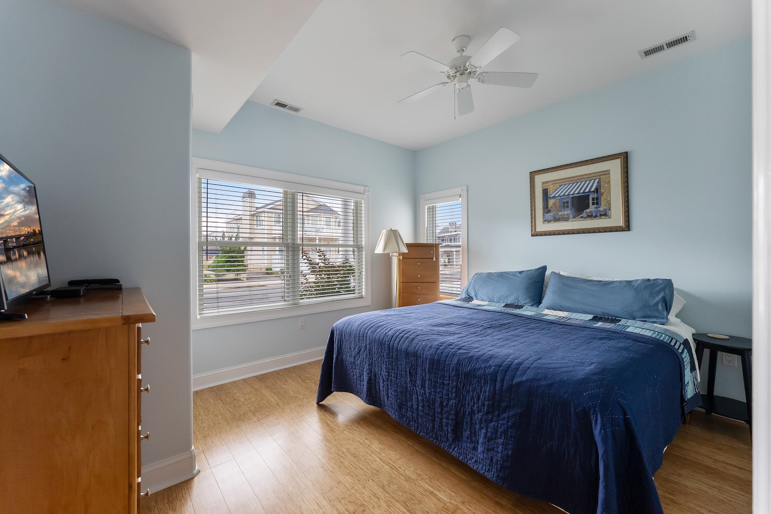 120 113th Street Stone Harbor, NJ 08247 - Photo 40 of 50 a bedroom with a bed and a window