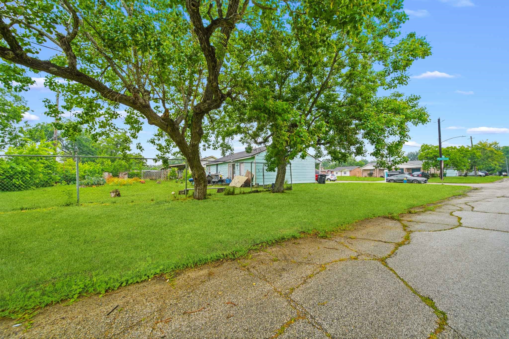 5003 Ridgeway Drive Houston, TX 77033 - Photo 6 of 25