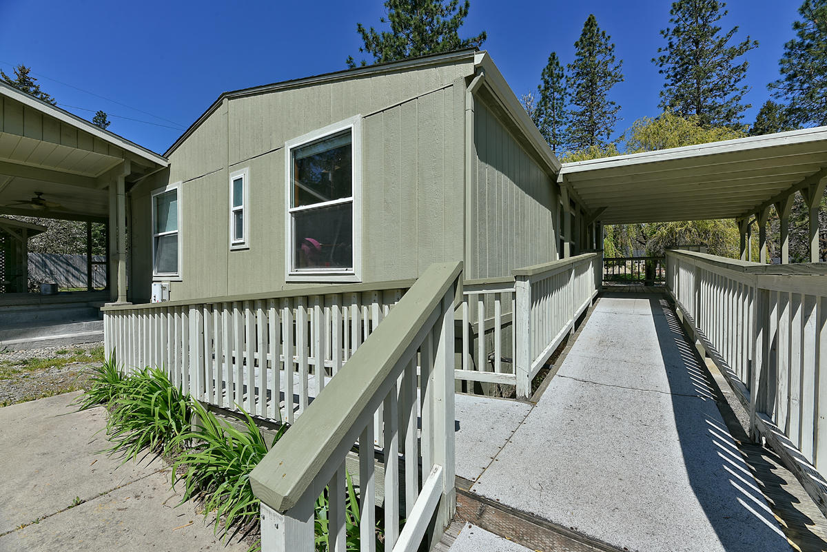 1559 Lonnon Road Grants Pass, OR 97527 - Photo 3 of 31 DSC_6876