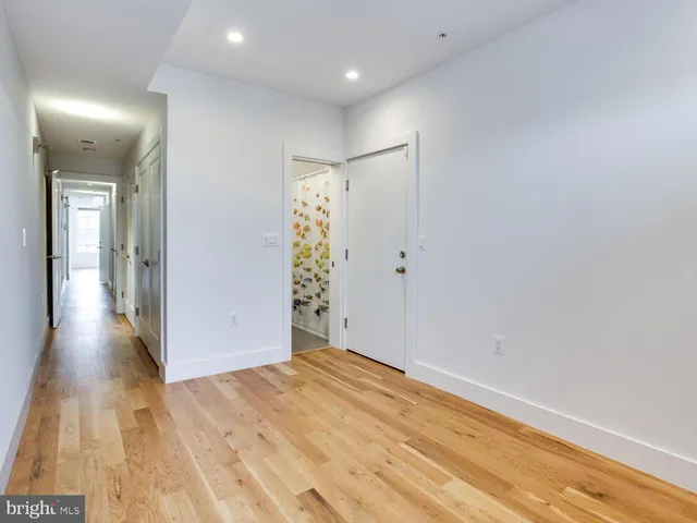 $2,600 | 254 15th Street Southeast, Unit 4, Washington, DC 20003