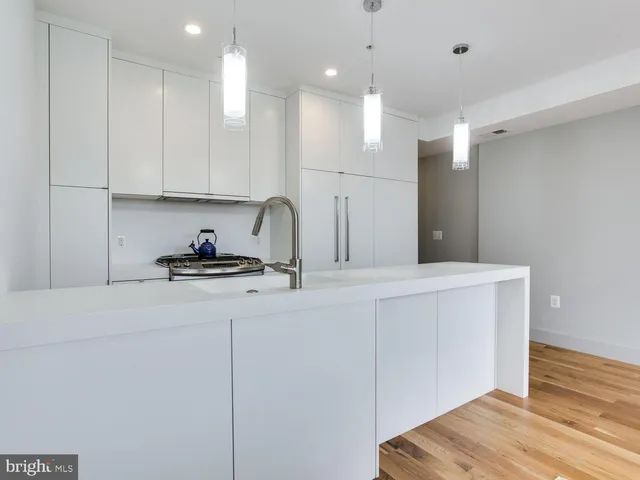 $2,600 | 254 15th Street Southeast, Unit 4, Washington, DC 20003