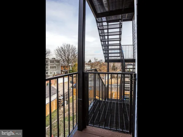 $2,600 | 254 15th Street Southeast, Unit 4, Washington, DC 20003