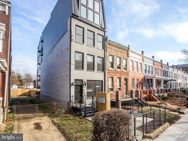 $2,600 | 254 15th Street Southeast, Unit 4, Washington, DC 20003