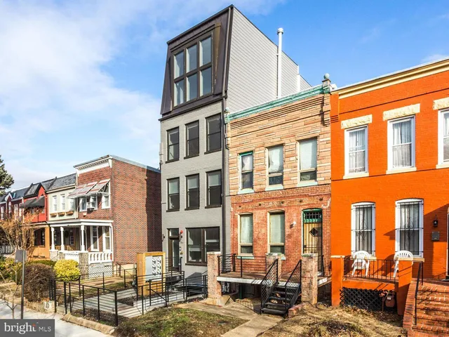 $2,600 | 254 15th Street Southeast, Unit 4, Washington, DC 20003