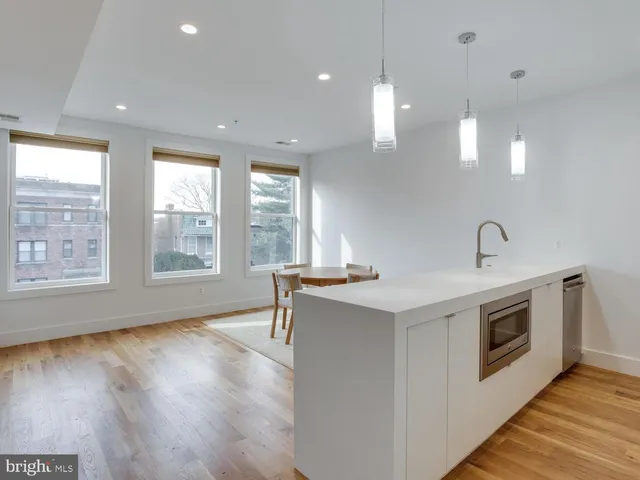 $2,600 | 254 15th Street Southeast, Unit 4, Washington, DC 20003