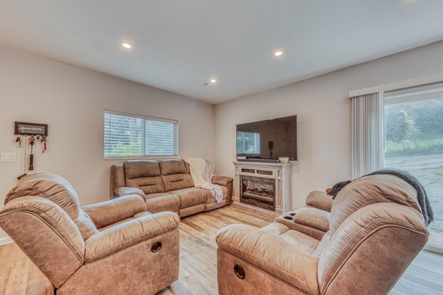 415 Carpenteria Road Aromas, CA 95004 - Photo 7 of 34