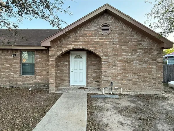 $950 | 523 Perkins Avenue, Mission, TX 78572