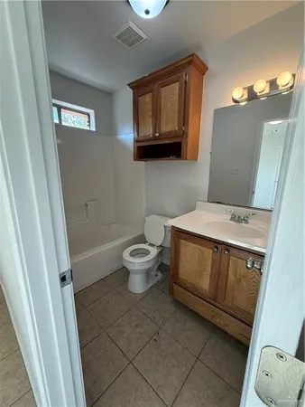 $950 | 523 Perkins Avenue, Mission, TX 78572