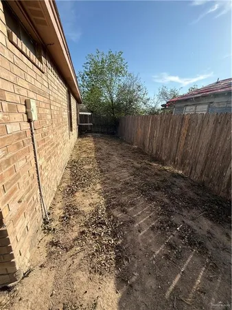 $950 | 523 Perkins Avenue, Mission, TX 78572