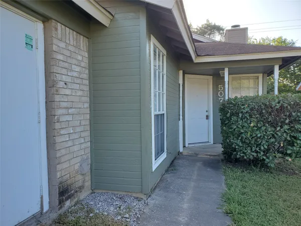 $1,425 | 507 Greenlawn Boulevard, Round Rock, TX 78664