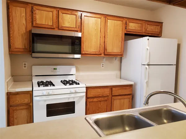 $1,425 | 507 Greenlawn Boulevard, Round Rock, TX 78664