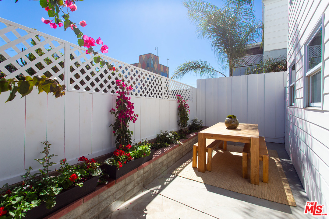 214 West Channel Road Santa Monica, CA 90402 - Photo 11 of 27 Gallery Image 11