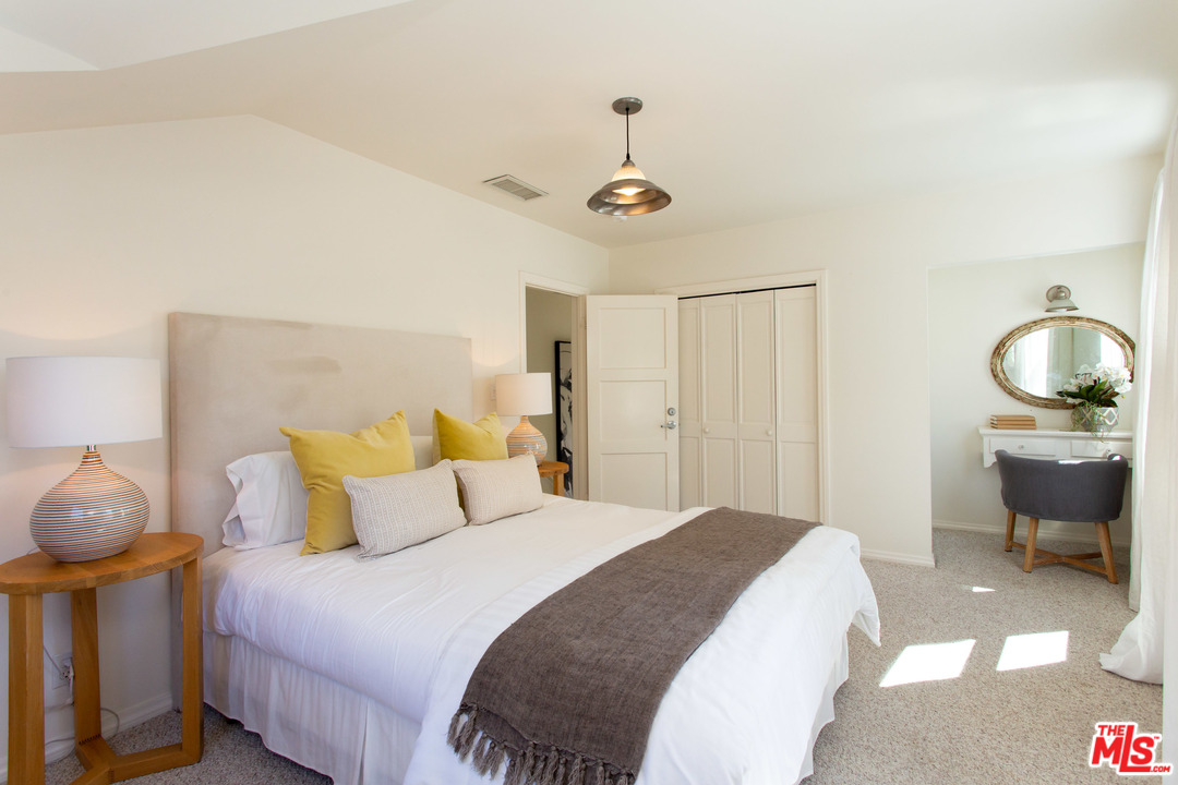 214 West Channel Road Santa Monica, CA 90402 - Photo 17 of 27 Gallery Image 17