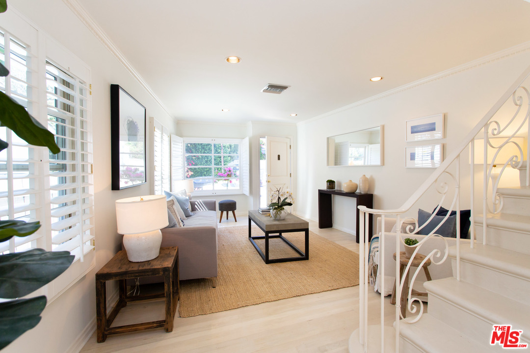 214 West Channel Road Santa Monica, CA 90402 - Photo 3 of 27 Gallery Image 3