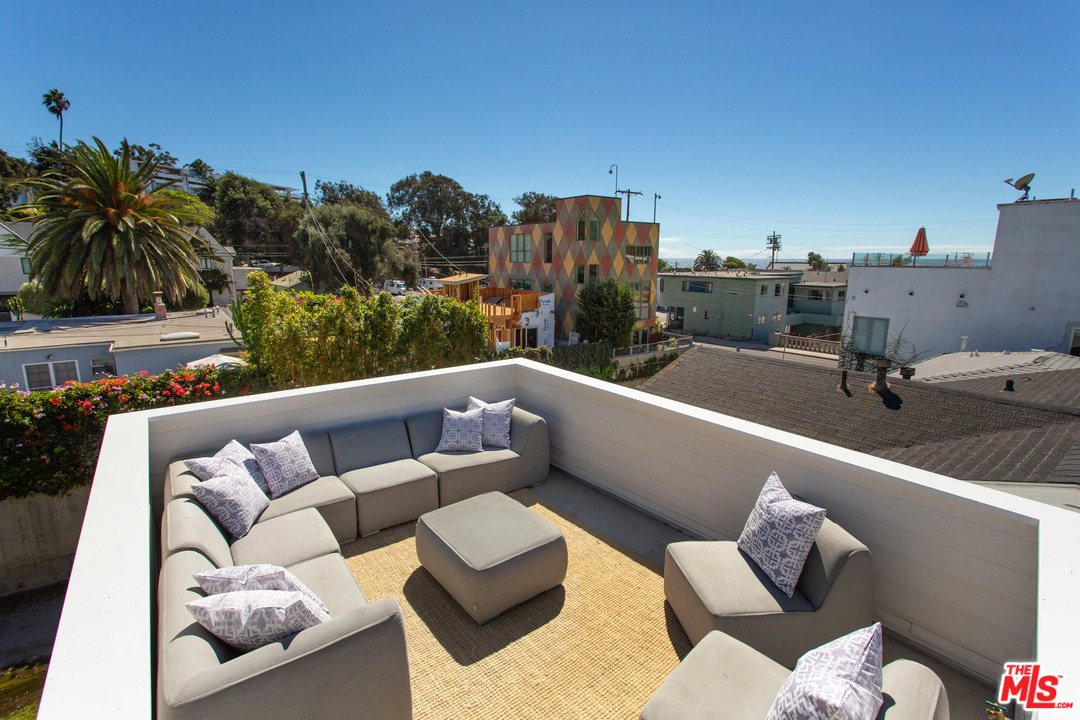214 West Channel Road Santa Monica, CA 90402 - Photo 21 of 27 Gallery Image 21