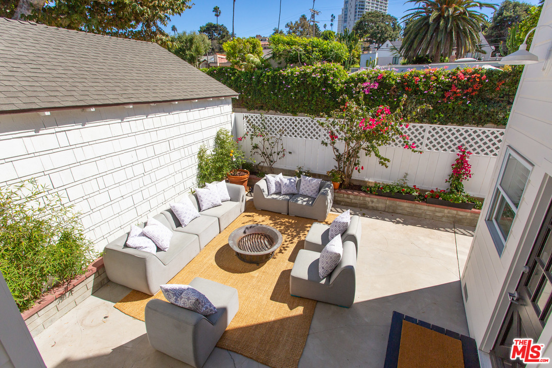 214 West Channel Road Santa Monica, CA 90402 - Photo 8 of 27 Gallery Image 8