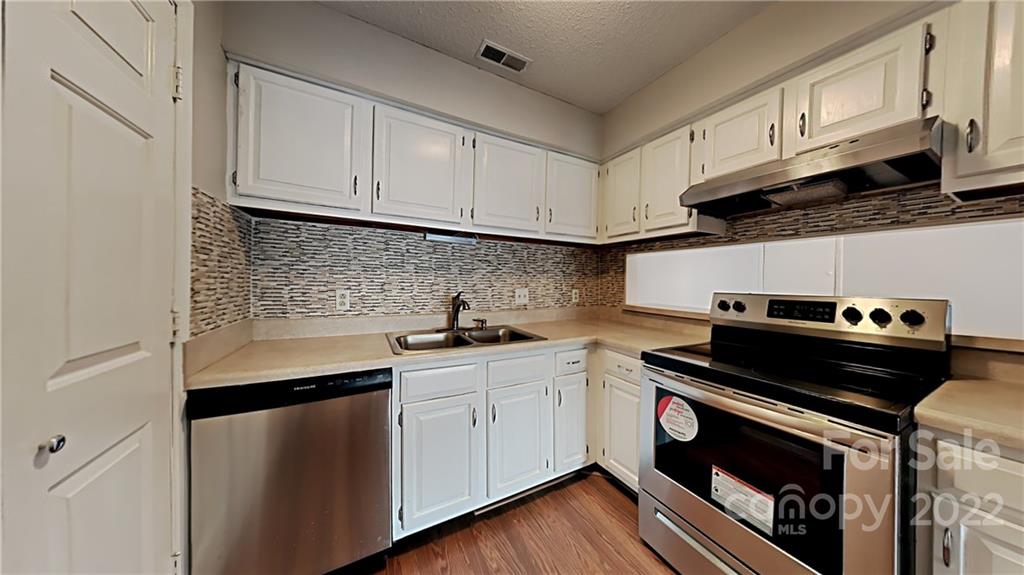 1612 Sharon Road West, Unit 72 Charlotte, NC 28210 - Photo 4 of 12 Gallery Image 4