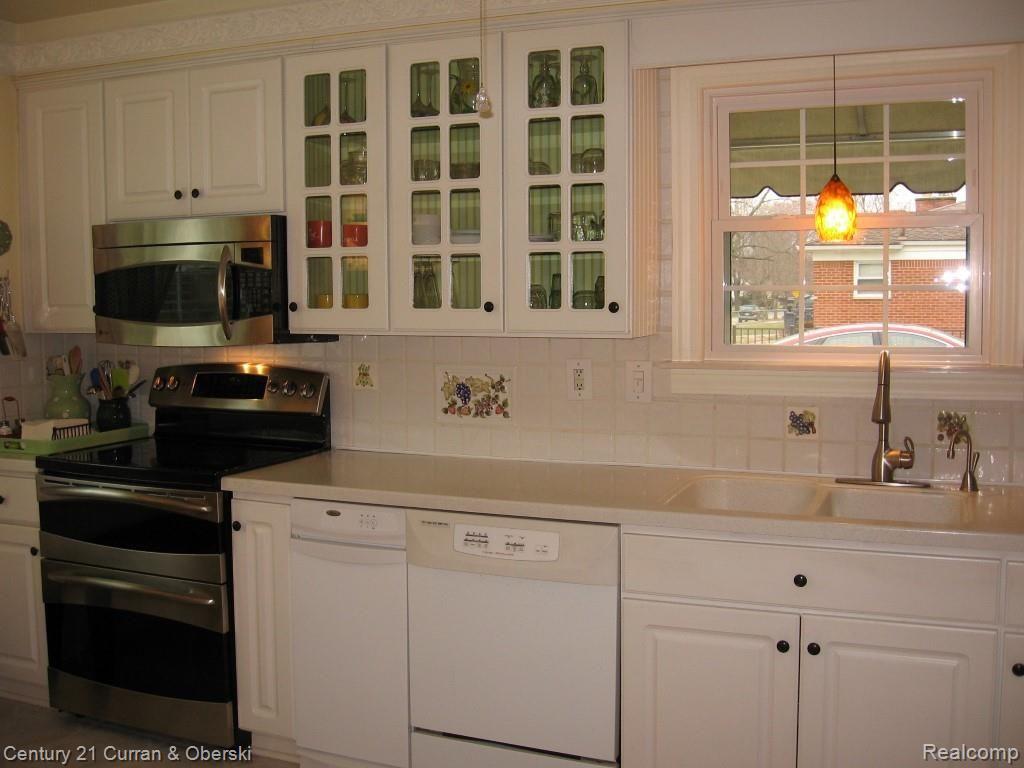 3280 Harvard Road Royal Oak, MI 48073 - Photo 3 of 14