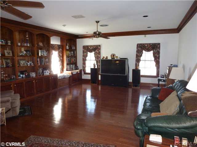 9348 Ruffin Ridge Road Mechanicsville, VA 23116 - Photo 11 of 12 Den/Family/Great Room - This Family room is Fantas