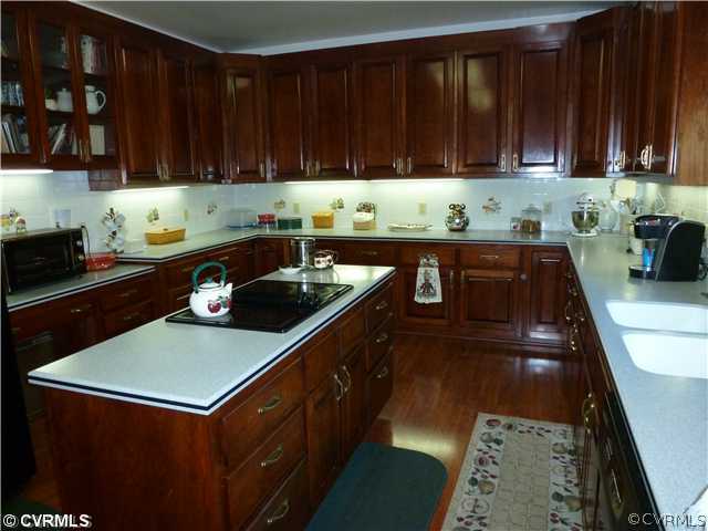9348 Ruffin Ridge Road Mechanicsville, VA 23116 - Photo 8 of 12 Kitchen - Large Cooks Kitchen. Ample Cabinets, cor