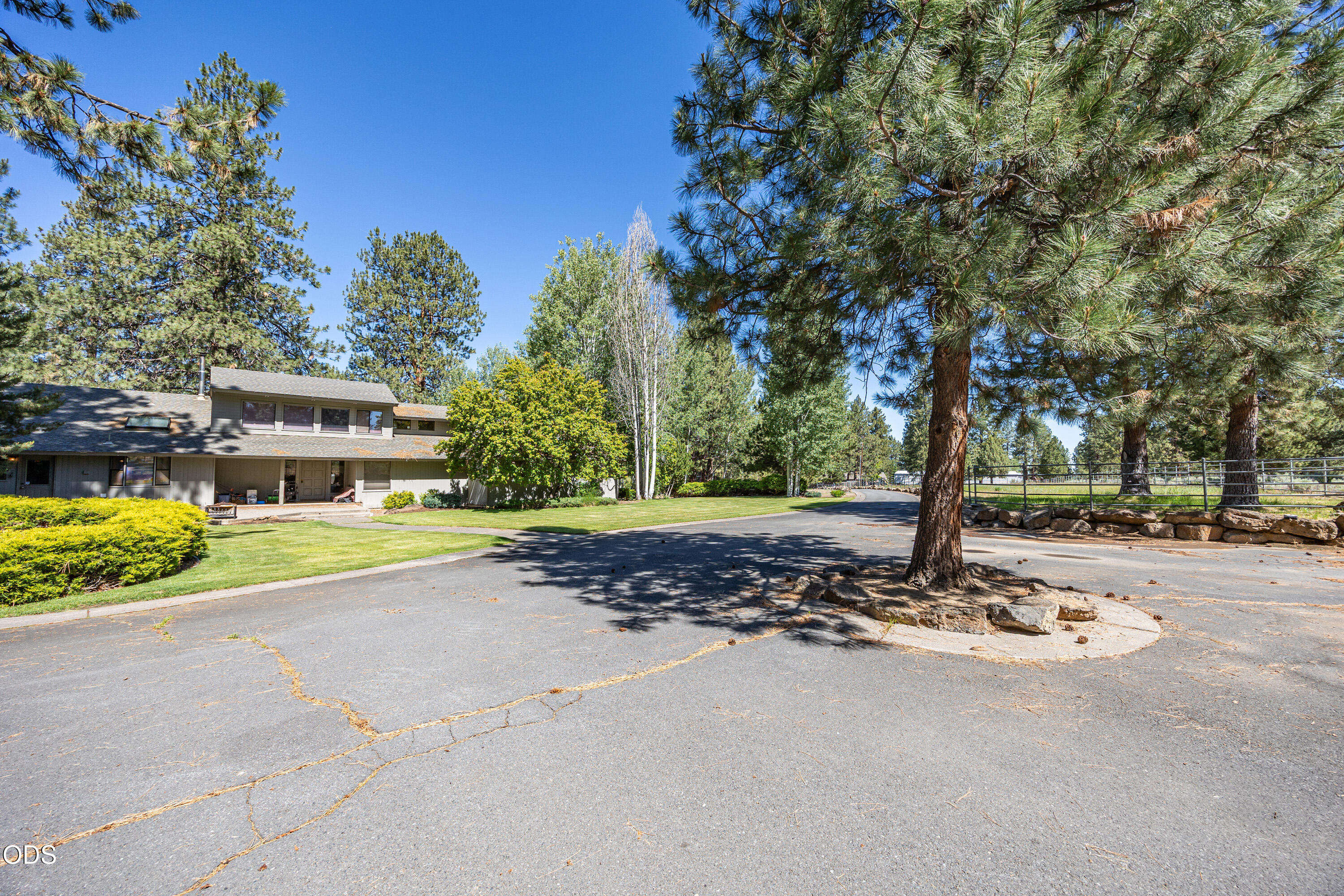 60266 Tekampe Road Bend, OR 97702 - Photo 8 of 56