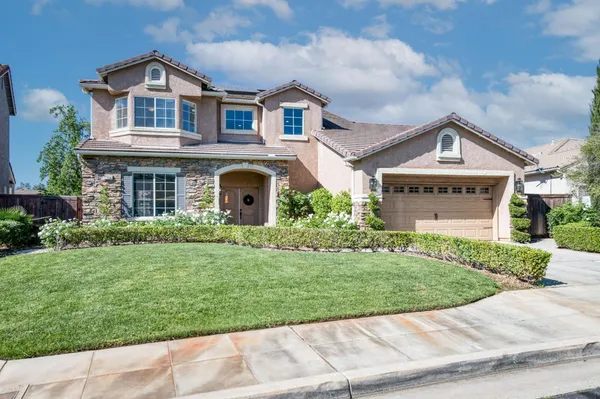 $675,000 | 1736 North Holly Avenue, Clovis, CA 93619