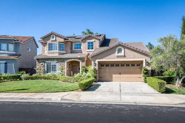 $675,000 | 1736 North Holly Avenue, Clovis, CA 93619