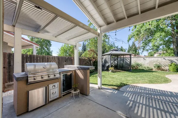 $675,000 | 1736 North Holly Avenue, Clovis, CA 93619
