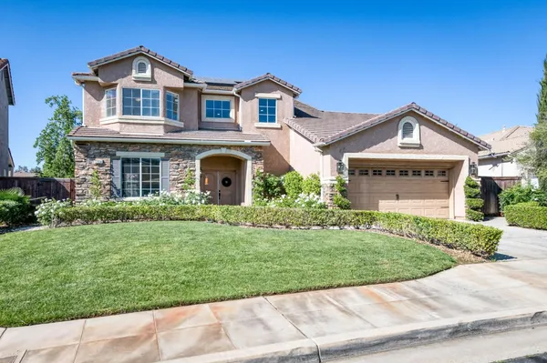 $675,000 | 1736 North Holly Avenue, Clovis, CA 93619