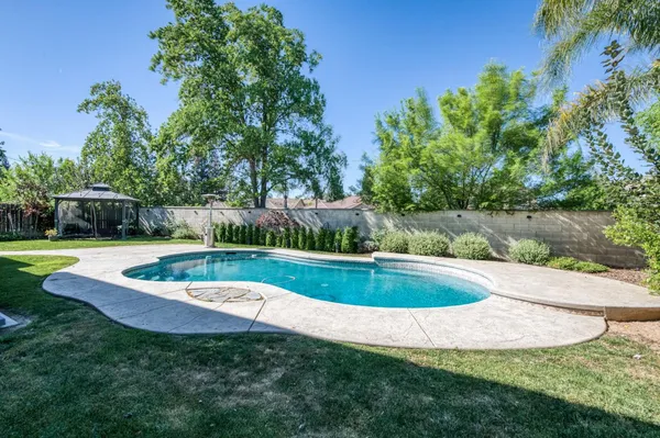 $675,000 | 1736 North Holly Avenue, Clovis, CA 93619
