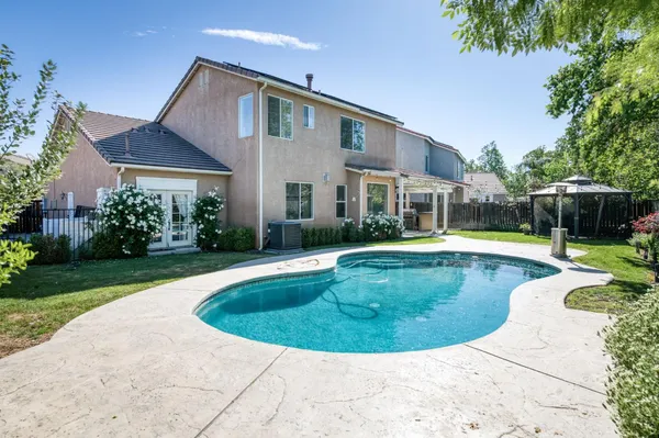 $675,000 | 1736 North Holly Avenue, Clovis, CA 93619