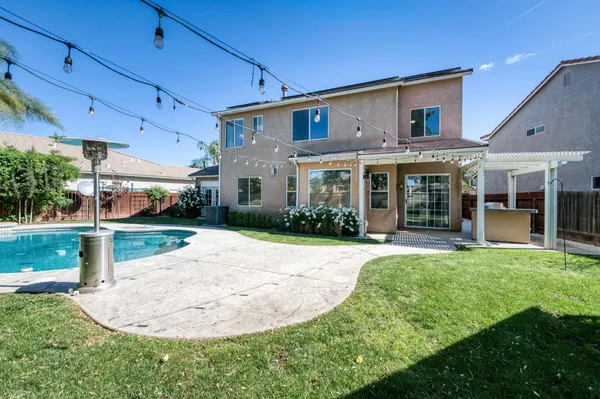 $675,000 | 1736 North Holly Avenue, Clovis, CA 93619
