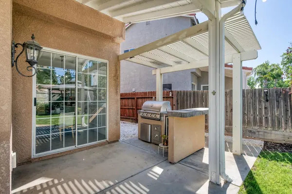 $675,000 | 1736 North Holly Avenue, Clovis, CA 93619