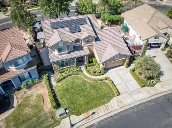 $675,000 | 1736 North Holly Avenue, Clovis, CA 93619