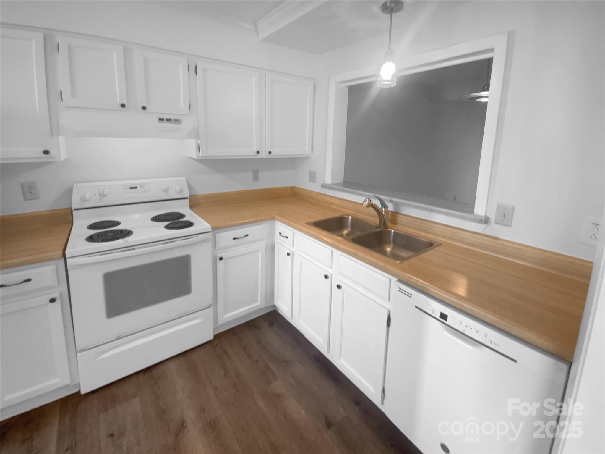 6108 Heath Ridge Court Charlotte, NC 28210 - Photo 6 of 19