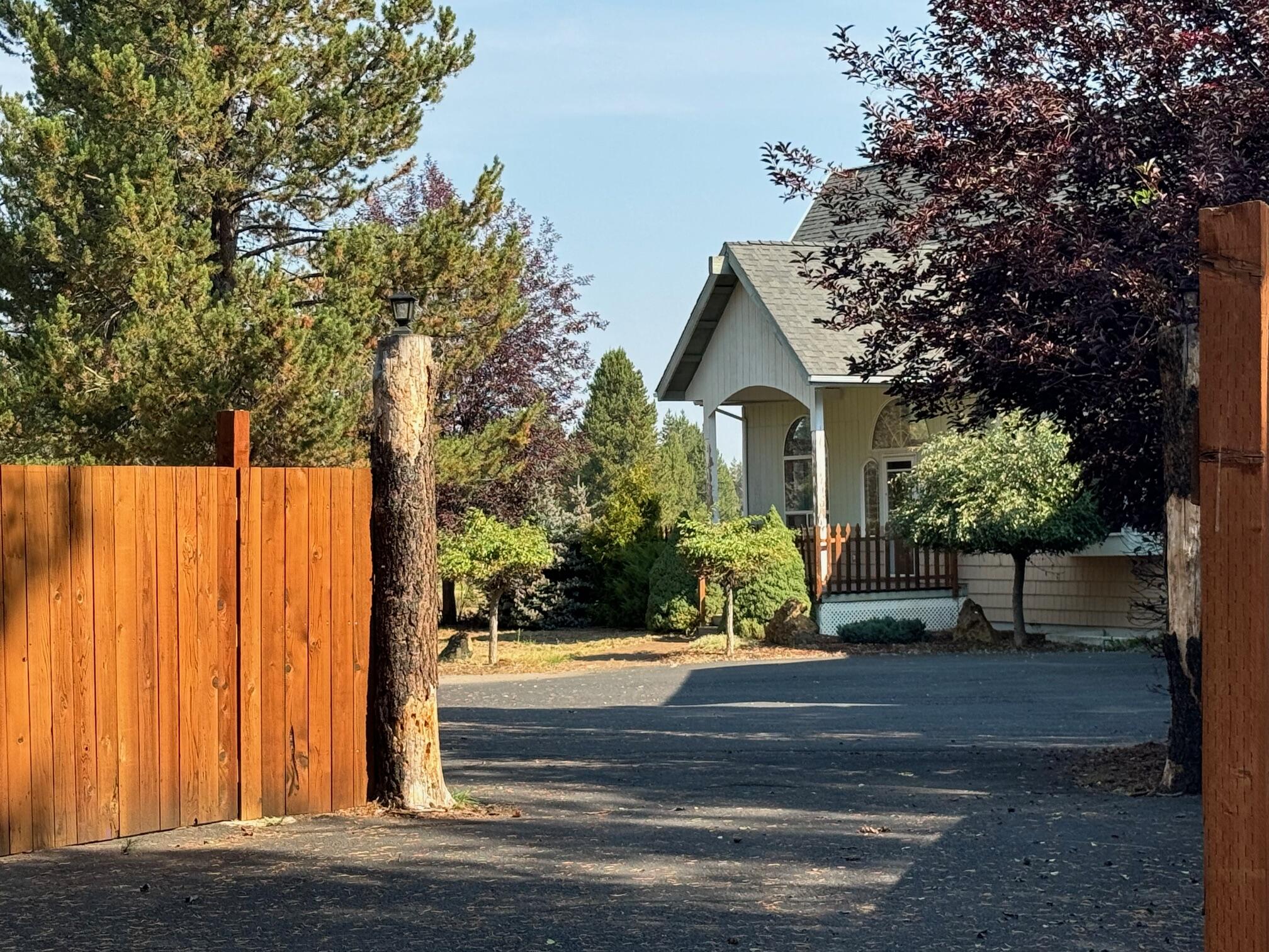 17364 Beaver Place Bend, OR 97707 - Photo 3 of 44 Private driveway