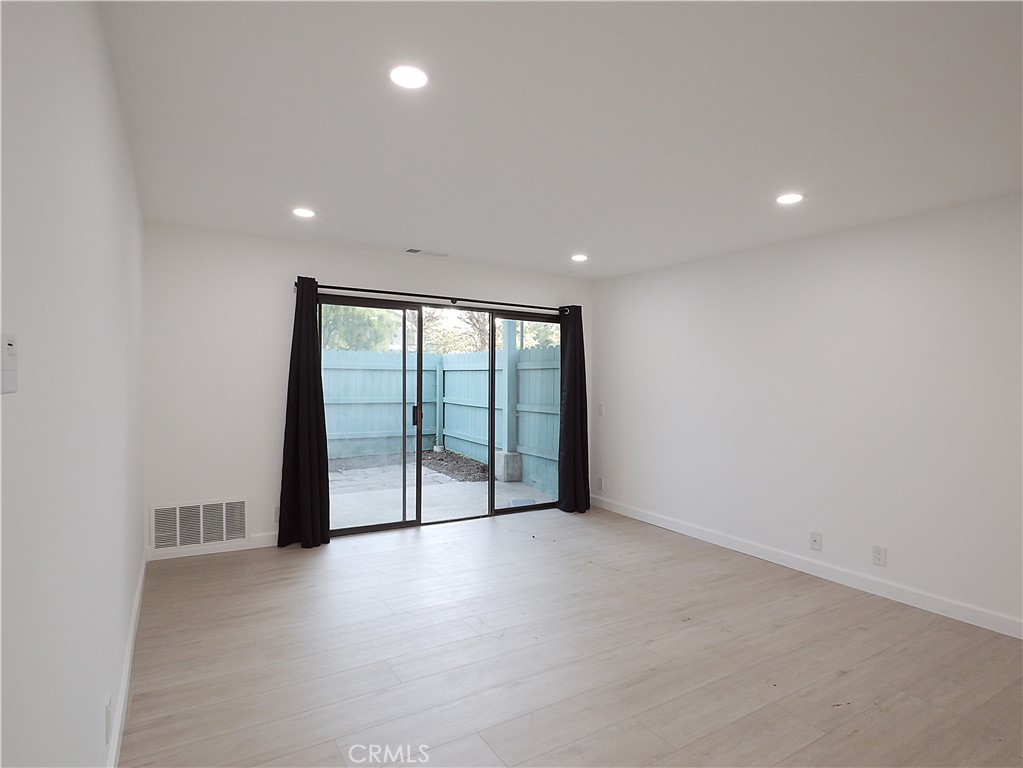 20561 South Vermont Avenue, Unit 7 Torrance, CA 90502 - Photo 6 of 24 Living room