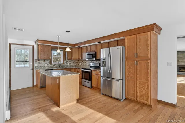 $649,000 | 131 Barbarossa Lane, Kingston, NY 12401