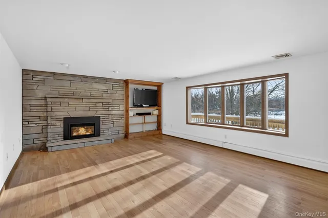 $649,000 | 131 Barbarossa Lane, Kingston, NY 12401