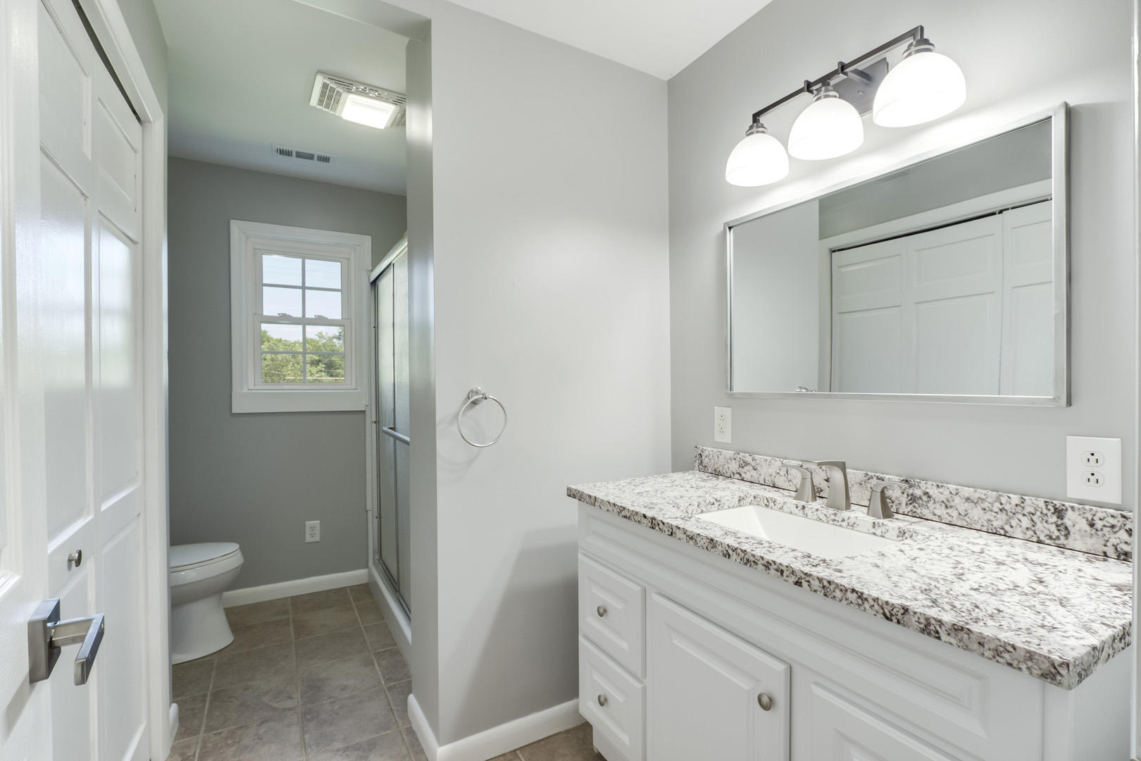 712 Cedar Springs Road Athens, TN 37303 - Photo 29 of 34 29_CedarSpringsRoad_712_GuestBath