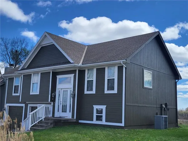 $345,000 | 1405 Northeast 196th Street, Smithville, MO 64089