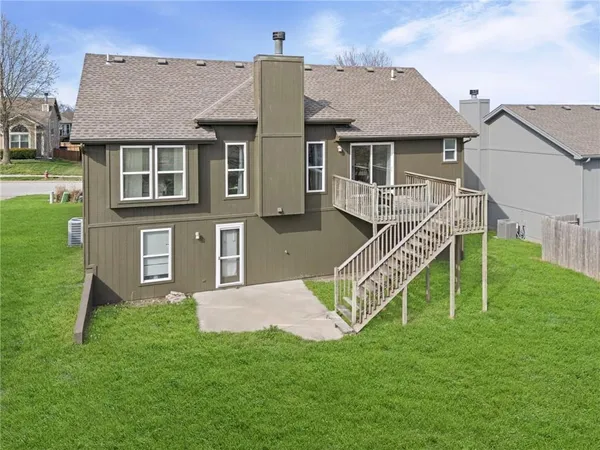 $345,000 | 1405 Northeast 196th Street, Smithville, MO 64089