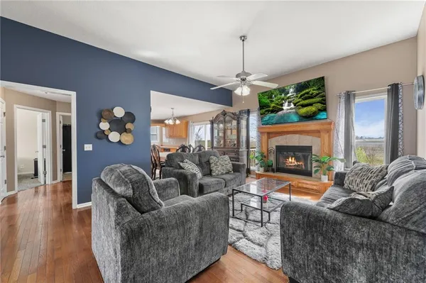 $345,000 | 1405 Northeast 196th Street, Smithville, MO 64089