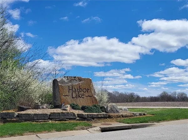 $345,000 | 1405 Northeast 196th Street, Smithville, MO 64089