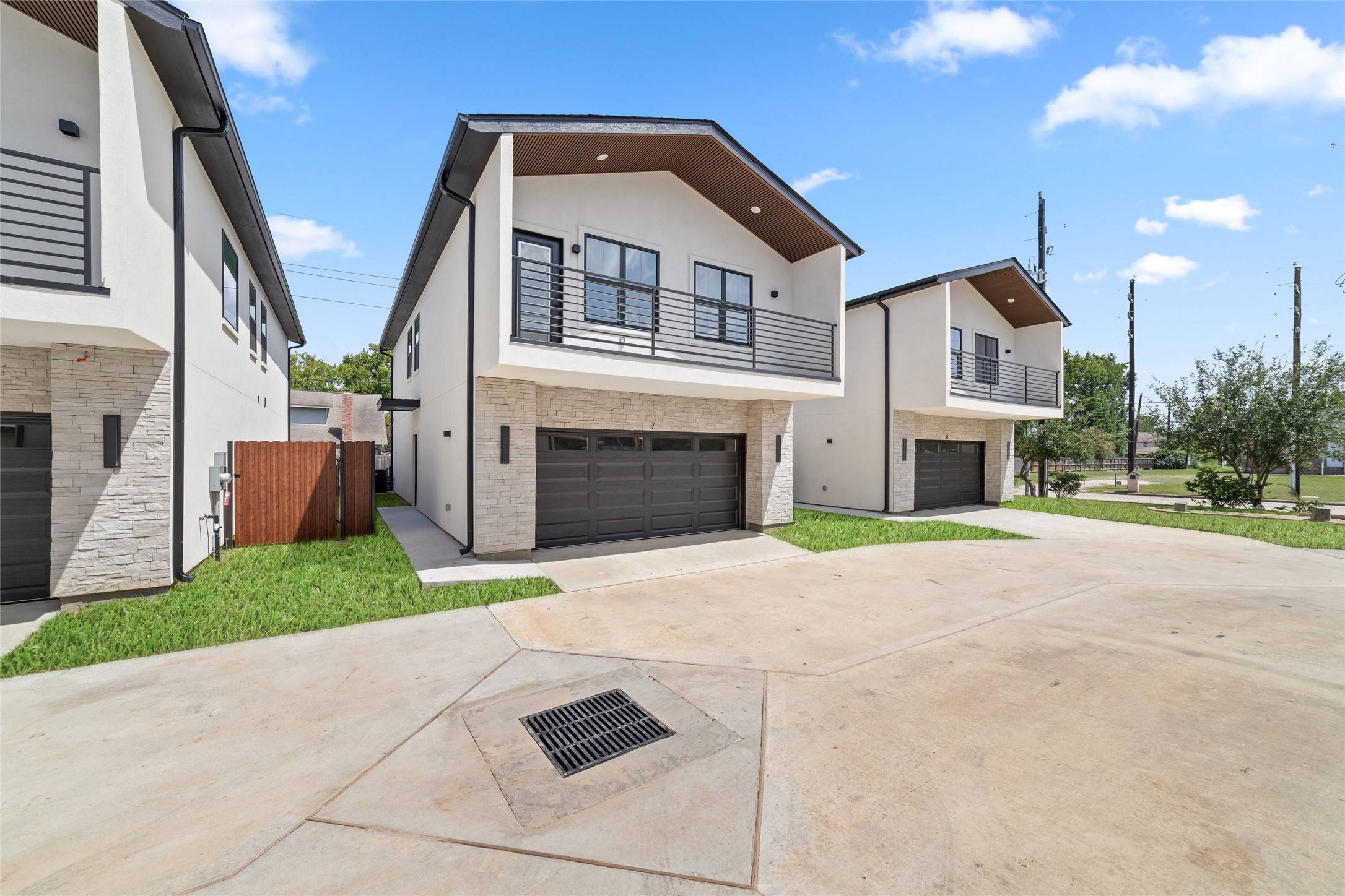 1811 North Spring Drive, Unit 7 Houston, TX 77373 - Photo 2 of 25 Gallery Image 2