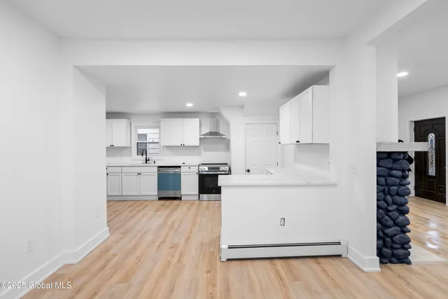 $2,800 | 38 West Erie Street, Albany, NY 12208