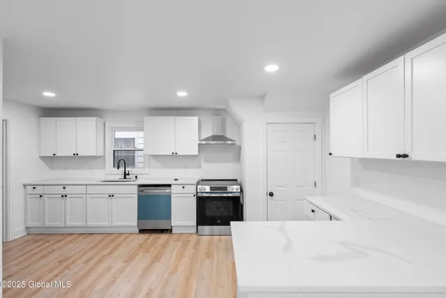 $2,800 | 38 West Erie Street, Albany, NY 12208