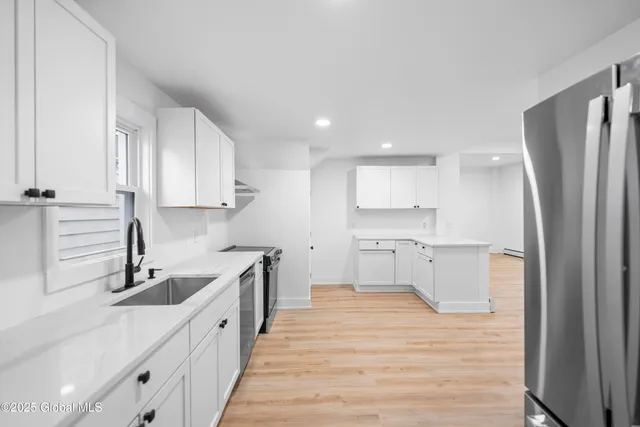 $2,800 | 38 West Erie Street, Albany, NY 12208