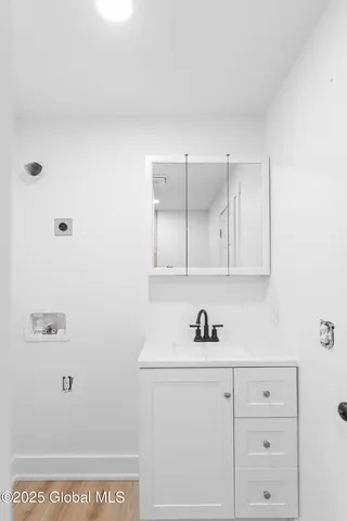 $2,800 | 38 West Erie Street, Albany, NY 12208